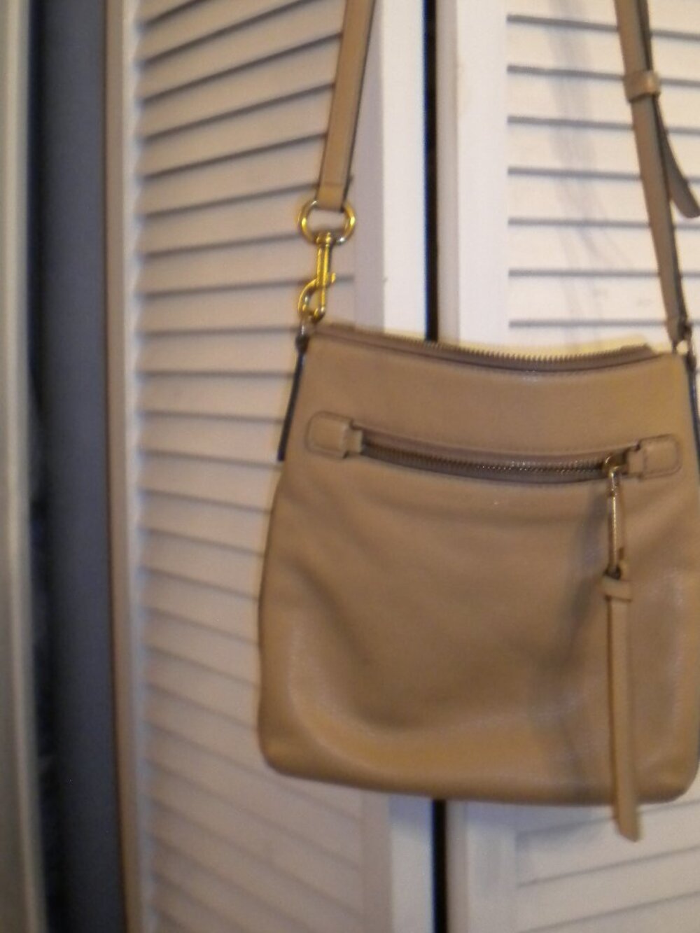 Marc Jacobs Beige Leather Crossbody Purse Front Zip Pocket Gold Hardware